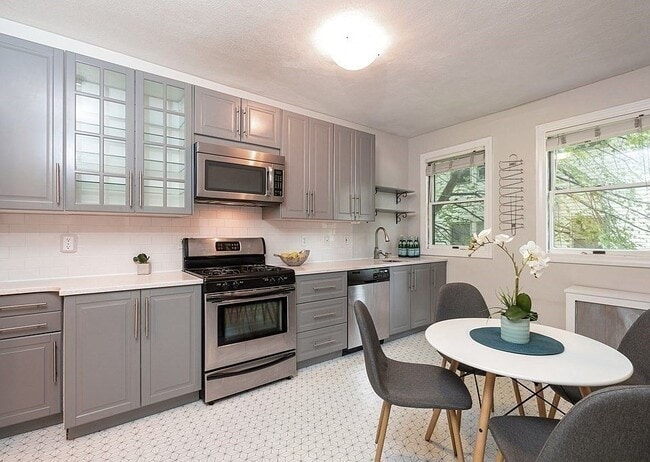200 Sumner St, Unit 2B