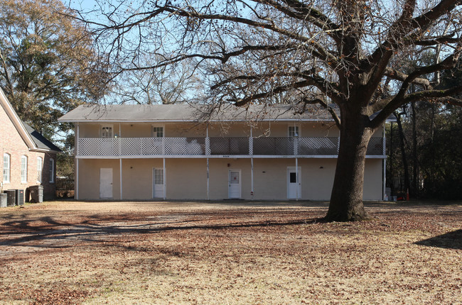 4444 Rugheimer Ave in Charleston, SC - Foto de edificio - Building Photo