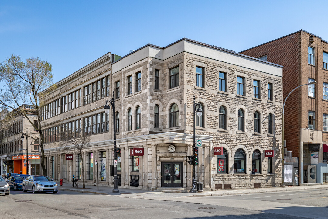 3730 Saint-Laurent Boul in Montréal, QC - Building Photo