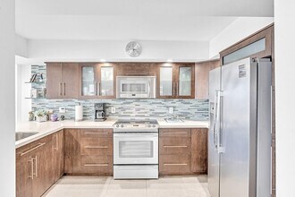 525 N Ocean Blvd in Pompano Beach, FL - Building Photo - Building Photo