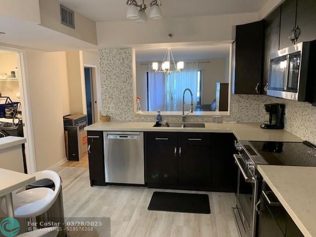 2200 S Cypress Bend Dr in Pompano Beach, FL - Building Photo