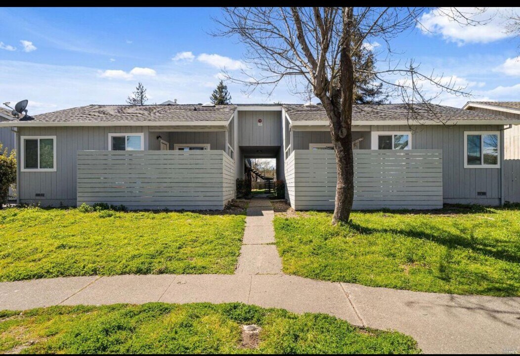 2571 Kenton Ct in Santa Rosa, CA - Building Photo
