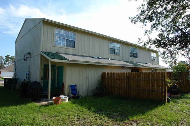 208 Stephen Ave in Mary Esther, FL - Building Photo - Building Photo