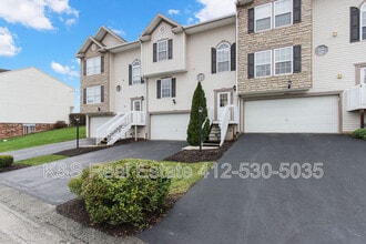 122 Manor View Dr in Manor, PA - Foto de edificio - Building Photo