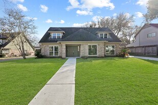 10811 Tupper Lake Dr in Houston, TX - Building Photo