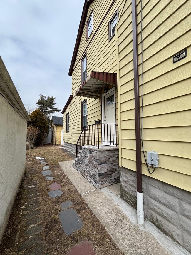 45 E Broad St, Unit 2 in Bergenfield, NJ - Building Photo - Building Photo