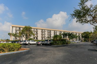 St. Dominic Gardens in Miami, FL - Building Photo - Building Photo