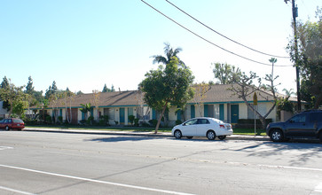 Lampson Park in Garden Grove, CA - Building Photo - Building Photo