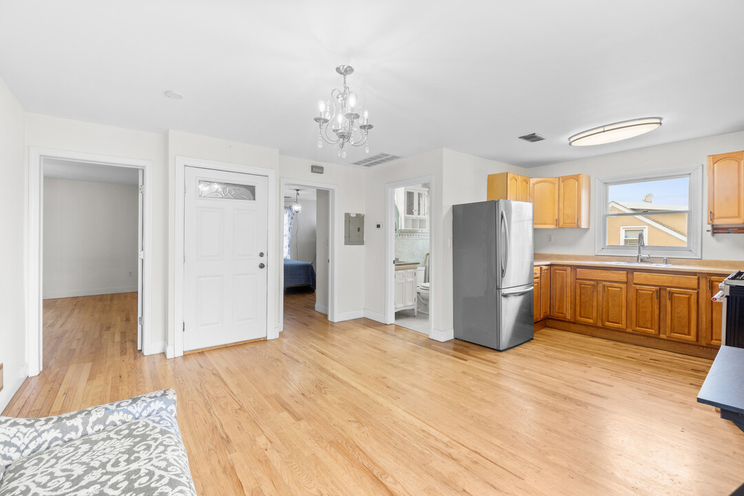 360 Gorge Rd, Unit 2 in Cliffside Park, NJ - Building Photo