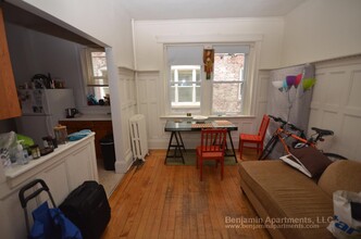 1810 Beacon St, Unit 3 in Brookline, MA - Building Photo - Building Photo