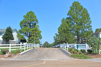 Hillwood Apartments in Union City, TN - Building Photo - Building Photo