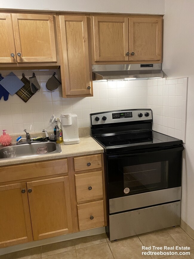 239 Kelton St, Unit 32 in Boston, MA - Foto de edificio - Building Photo