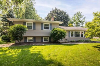 308 Basswood Dr in Naperville, IL - Foto de edificio - Building Photo