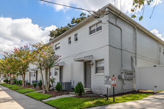 Courtyard Apartments in Jacksonville, FL - Building Photo - Building Photo