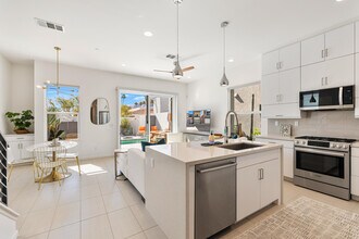 483 Beacon Way in Palm Springs, CA - Building Photo - Building Photo