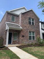 2339 E Amherst Aly in Fayetteville, AR - Building Photo