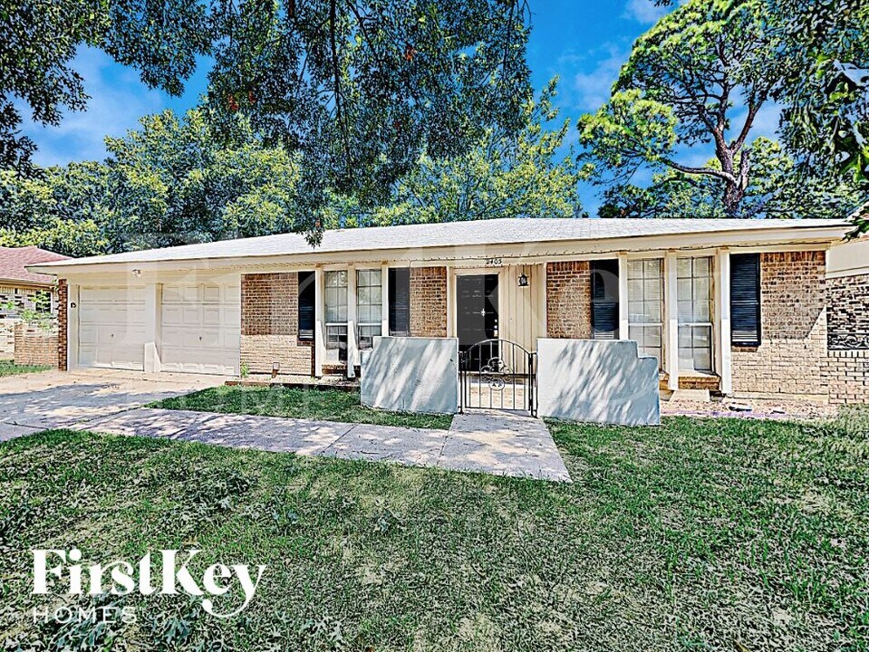 2405 Laredo Ct in Arlington, TX - Building Photo