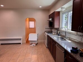 193 Madison St, Unit 1 in Malden, MA - Foto de edificio - Building Photo