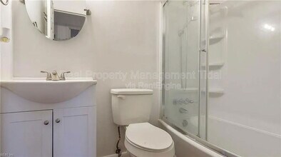 1072 Level Green Blvd in Virginia Beach, VA - Foto de edificio - Building Photo