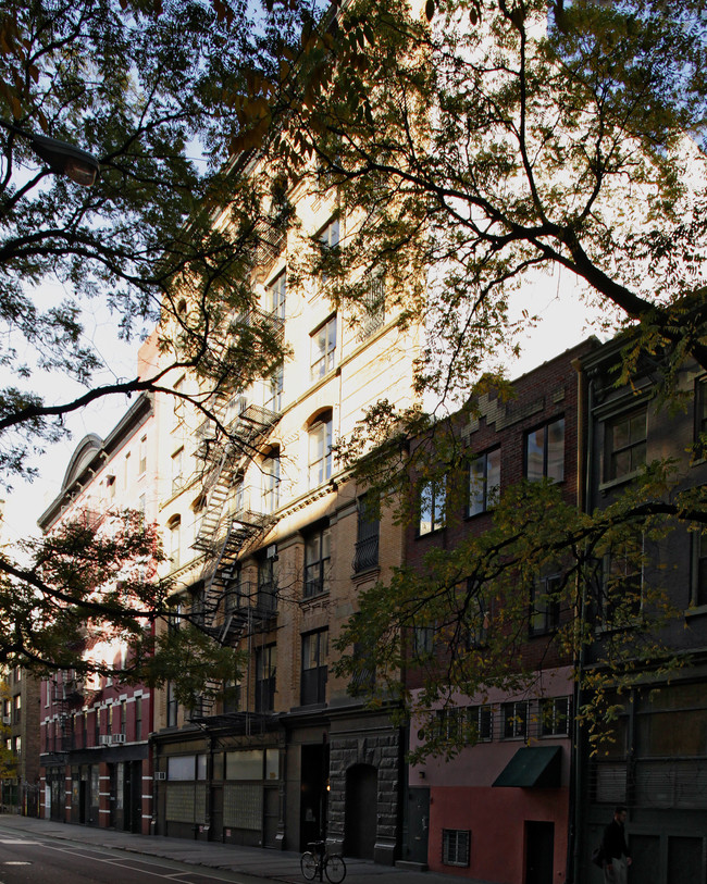 27-31 Bleecker St in New York, NY - Foto de edificio - Building Photo