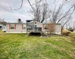 33 Allen St in Heltonville, IN - Building Photo