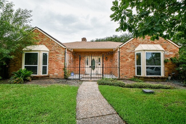 property at 11103 Pembridge Dr