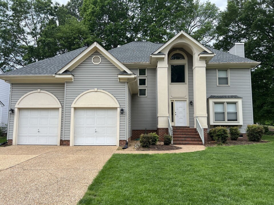 939 Edgewater Dr in Newport News, VA - Building Photo