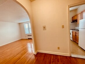 81 Chestnut St, Unit 111 in Rutherford, NJ - Building Photo - Building Photo