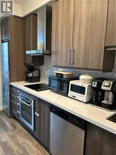 2087 Fairview St in Burlington, ON - Building Photo - Building Photo