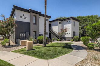 Villas at Mountain Vista Ranch in Surprise, AZ - Foto de edificio - Building Photo
