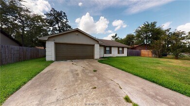 1003 Val Verde Dr, Unit B in College Station, TX - Building Photo - Building Photo