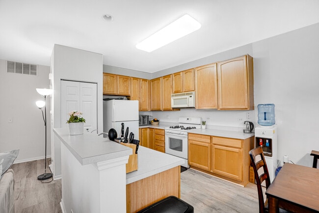 1877 Crenshaw Cir in Vernon Hills, IL - Building Photo - Building Photo