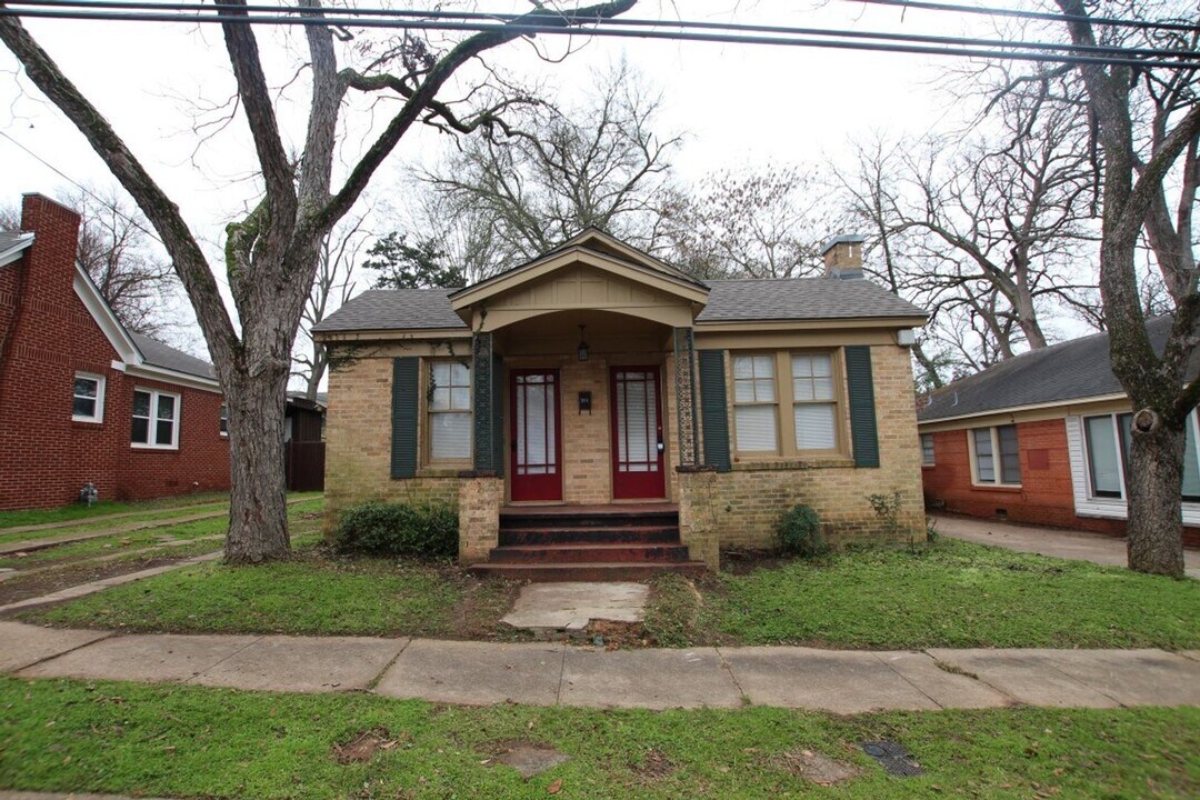 311 E 1st St in Tyler, TX - Building Photo