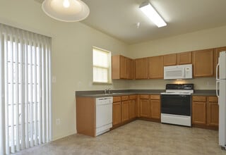 The Pointe at Manorgreen Townhomes in Middle River, MD - Foto de edificio - Building Photo