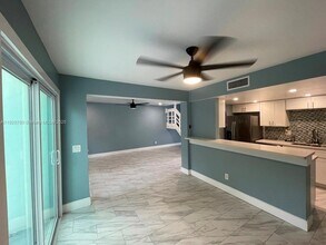 330 Sunshine Dr in Coconut Creek, FL - Building Photo - Building Photo