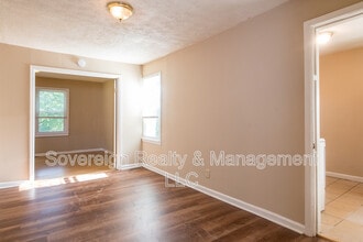 1801 Oakmont Dr NW in Atlanta, GA - Building Photo - Building Photo