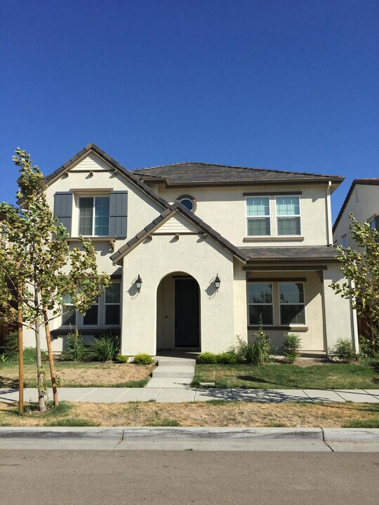734 N Montebello St in Tracy, CA - Building Photo
