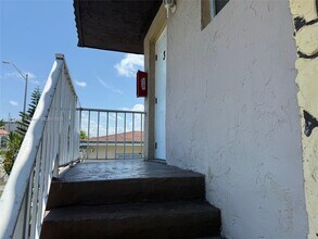 165 E 7th St in Hialeah, FL - Building Photo - Building Photo