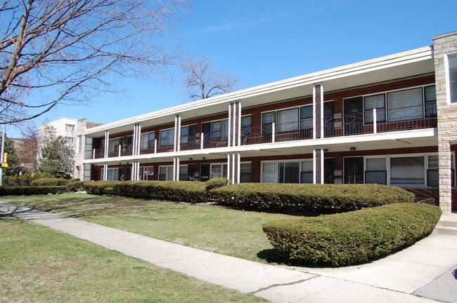 property at 1005 N Harlem Ave