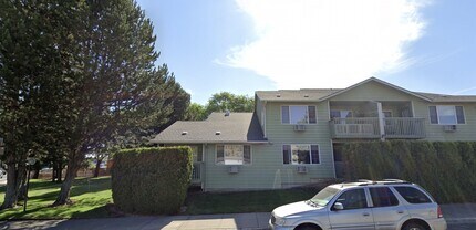 242 SW 3rd St in Madras, OR - Building Photo - Building Photo