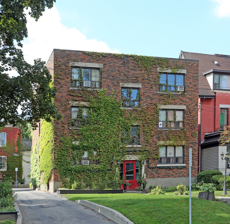 Herkimer Apartments in Hamilton, ON - Building Photo