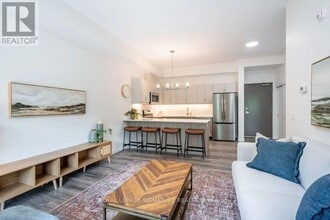 98 Moore St in St Thomas, ON - Building Photo - Building Photo