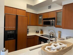 2069 S Ocean Dr in Hallandale Beach, FL - Building Photo - Building Photo