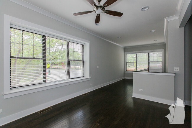 1952 W Nelson St, Unit 1946-3W