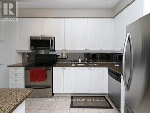 33 Elm Dr W in Mississauga, ON - Building Photo - Building Photo