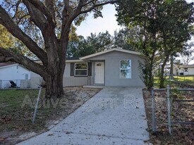 10 Daniel St in Beverly Hills, FL - Building Photo