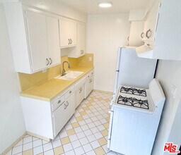 3376 Descanso Dr in Los Angeles, CA - Building Photo - Building Photo