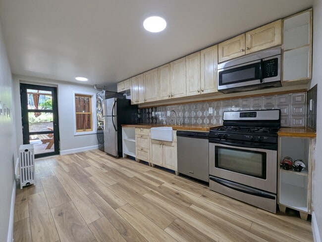 868 Saint Johns Pl, Unit 1