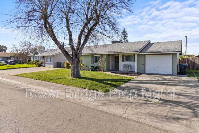 6405 Friday Cir in North Highlands, CA - Building Photo - Building Photo