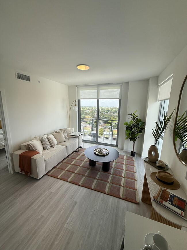 1371 NW 38th St, Unit A2 in Miami, FL - Building Photo - Building Photo